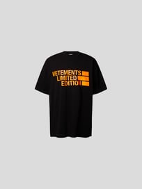 T-Shirt mit Label-Print von VETEMENTS Grau / Schwarz - 26