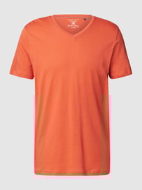 T-Shirt mit V-Ausschnitt von Christian Berg Men Orange - 20