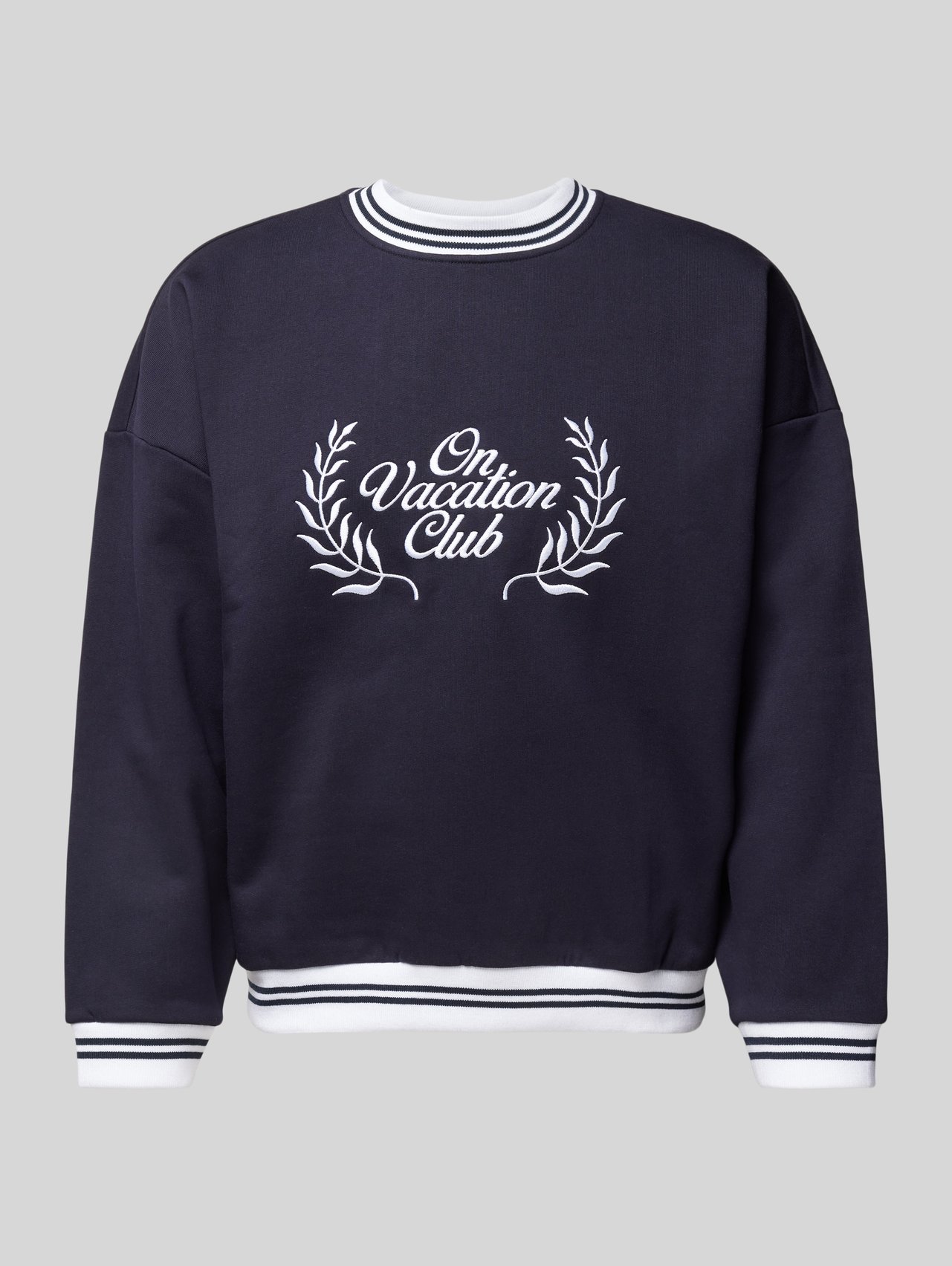 Sweatshirt mit Label-Print Modell 'Laurel' von On Vacation - 1
